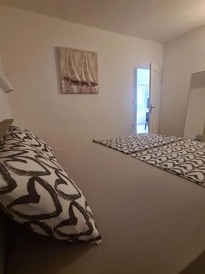For Two Apartment, Rab Barbat na Rabu 0*,